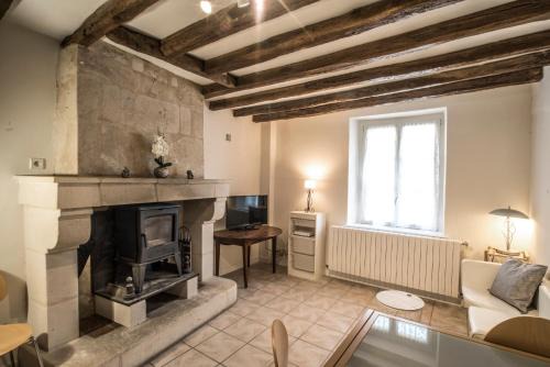 Nogent-le-Rotrou House | Maison de ville NLR - 6 lits simples - BBQ - Proche Gare - grand Parking