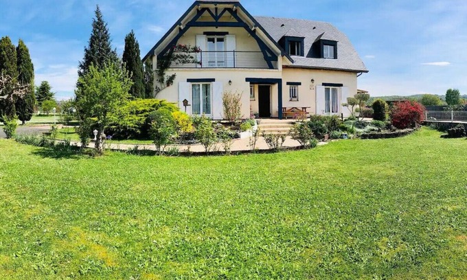 Benejacq Villa | ★Maison des Pics ★ Villa 10-12pers ★ Piscine ★ Vue