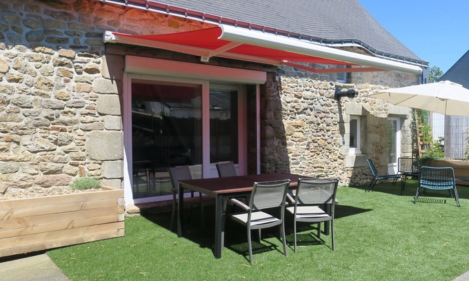 Ploeren House | Maison en Pierres, Coeur de Bourg - 4 Personnes