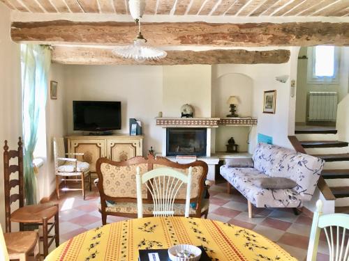 Comps-sur-Artuby House | Maison Lou Colombier