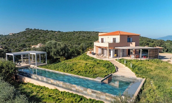 Coti-Chiavari House | Maison Ocre