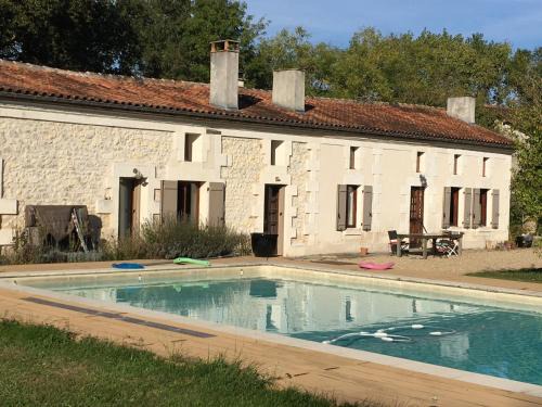 La Roche-Chalais House | Maison Périgord vert piscine et spa