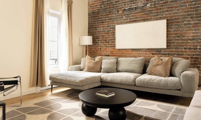 Old Montreal Apartment | Maison Place Jacques-Cartier - Suite 1 bedroom