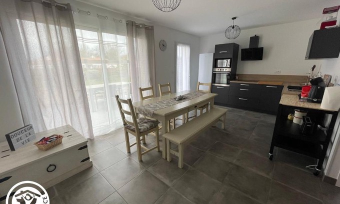 Saint-Reverend House | Maison PMR avec Jardin, 8 km de St-Gilles-Croix-de-Vie, 3 Chambres, Wifi et Vélos - FR-1-426-540