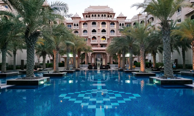 Palm Jumeirah House | Maison Privee - Charming Apt with Arabesque Sea View on the Palm Jumeirah