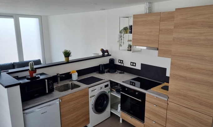 Givet House | Maisonette Entièrement Rénovée