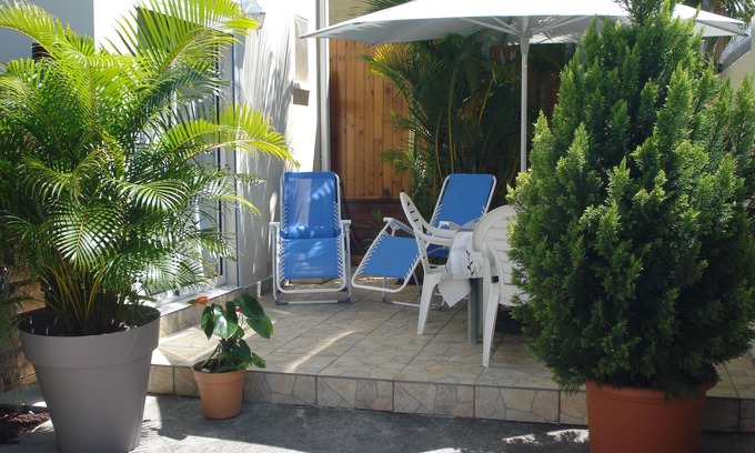 Saint-Pierre House | Maisonette with mezzanine, air conditioning, private closed parking, wifi internet, quiet.