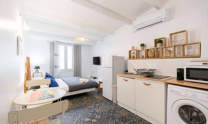 Les Grands Carmes Apartment | MaisonMars Le Petit Panier N°3