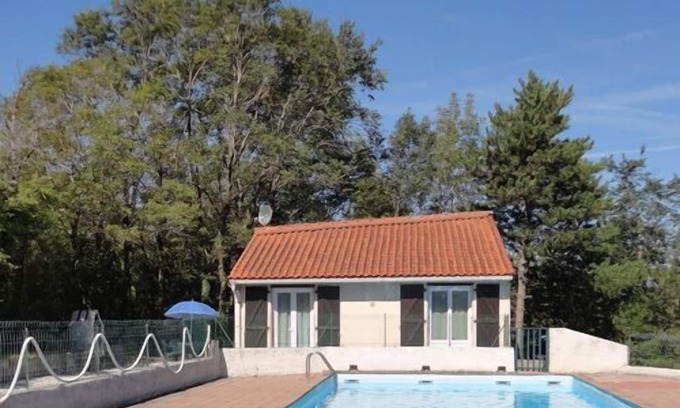 Durfort House | Maisonnette with shared pool at Lac de St Ferréol