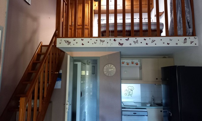 Loupian Condo | Maisonnette with swimming pool, tennis court and boules pitch 5 mins from Etang de Thau
