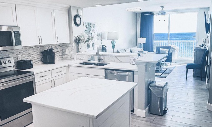 Long Beach House | Majestic Resort 505 with RESERVED parking on 3rd Floor Walk-Over