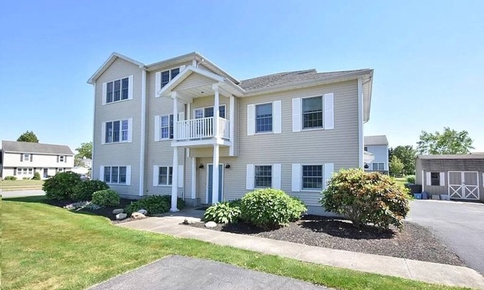 Eastward Look House | Make the Holidays Unforgettable—Book Now for Hanukkah, Friendsgiving & Christmas