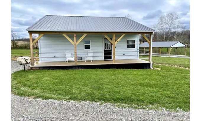 Carbon Hill House | Makenna-NEW tiny home with shared fishing pond