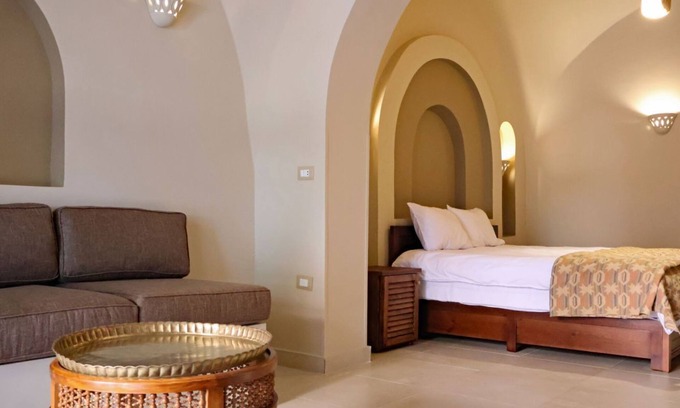 Luxor House | Malkata House Luxe Suite: Desert, Pool & Dine