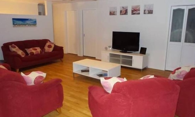 Maloneys Beach House | Maloneys Beach House - pet friendly and directly opposite Maloneys beach