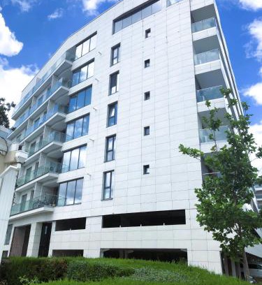 Constanta Apartment | Mamaia's Minimalist Loft