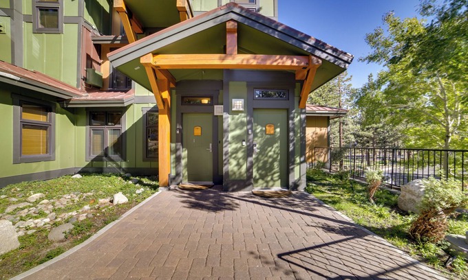 Mammoth Lakes Apartment | Mammoth Lakes Condo w/Fireplace: Near Skiing!