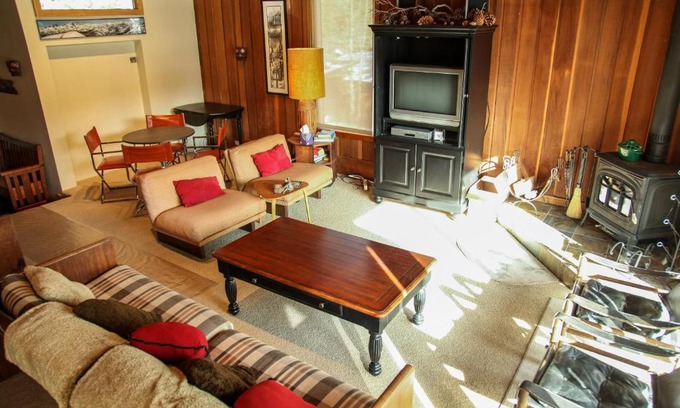 Mammoth Lakes Apartment | Mammoth West #140 Condo