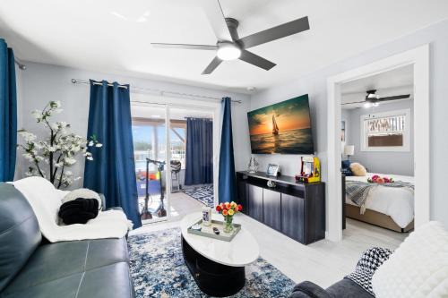 Siesta Key Apartment | Manatee Key-Waterfront Minutes to Turtle Beach