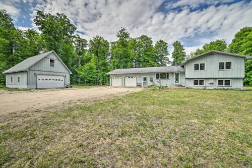 Mancelona House | Mancelona Home with Deck, 8 Mi to Torch Lake!