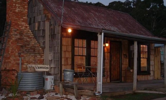 Metcalfe House | Mancuso Country Cottage Retreat
