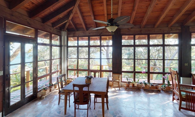 Roatan Resort | Mango Creek Resort