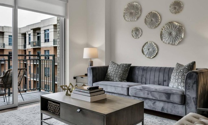 The Woodlands House | Manhattan Suite - 723