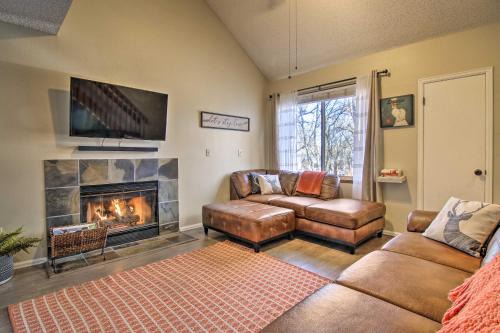 Manitou Springs Apartment | Manitou Springs Escape with AandC and Private Deck!