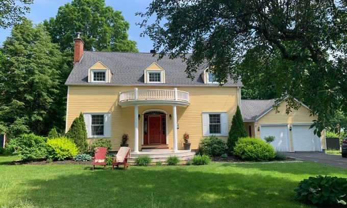 Cowansville Bed & Breakfast | Manoir Alegria