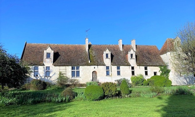 Bournan House | Manoir des Aigremonts