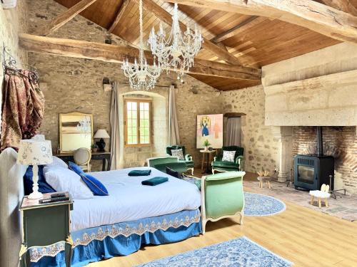 Sevremont House | Manoir médiéval art déco - Logis des 3 Artistes