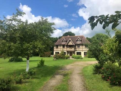 Saint-Etienne-la-Thillaye Bed & Breakfast | Manoir Melphil