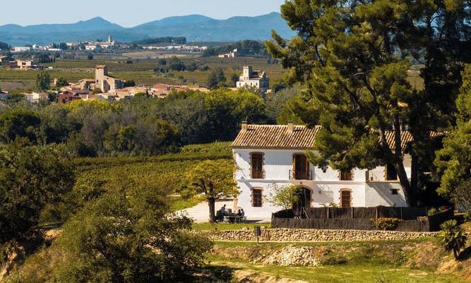 Subirats House | Manor house in a vineyard estate, 35' from Barcelona