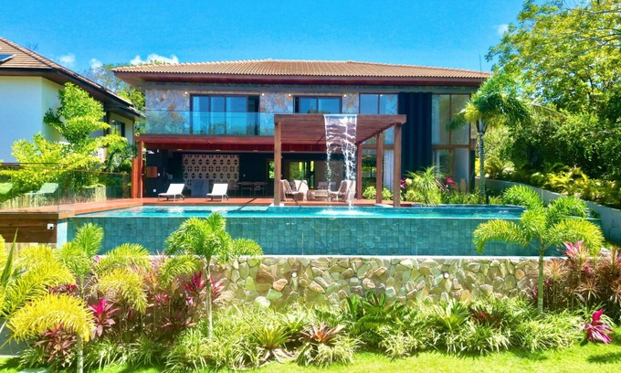 Mata de Sao Joao House | Mansão 6 Suítes Perto da Praia no Condomínio Enseada do Castelo Praia do Forte