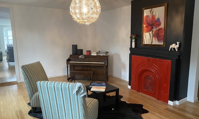 Westtown House | Mansion house with a pool and tennis in 5000 sqft