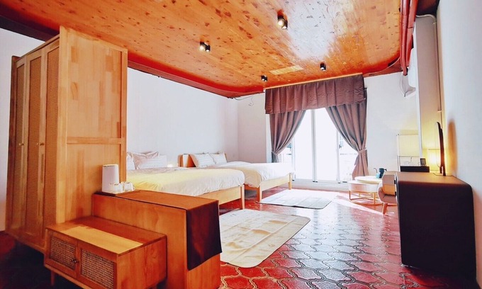 West District Bed & Breakfast | Mansion122