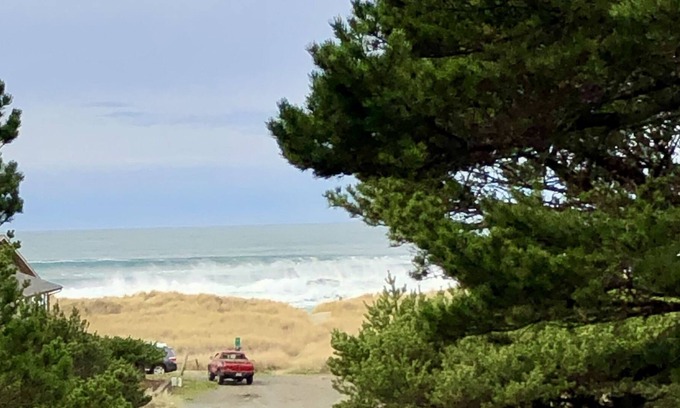 Manzanita Cabin | Manzanita Ocean View on quiet street