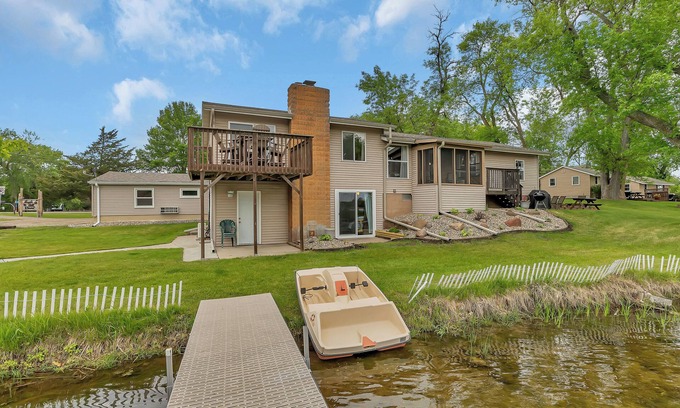 South Haven Cabin | Maple Hill Resort "Dally Cabin" 1 Hour from Mpls on Clearwater and Grass Lake