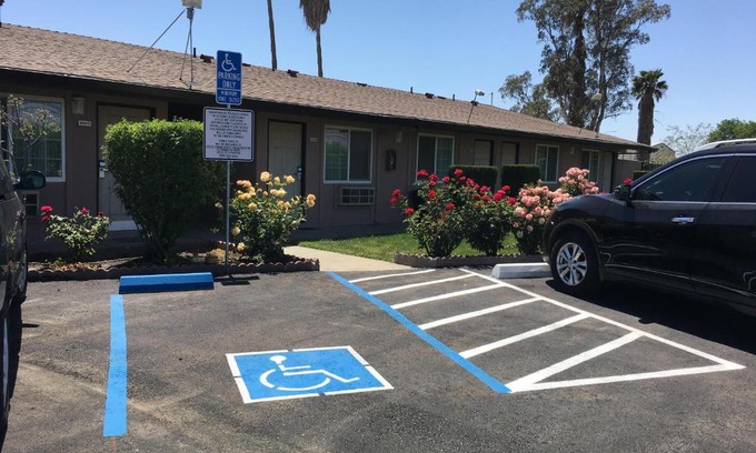 Los Banos Hotel | Maple Inn and Suites Los Banos