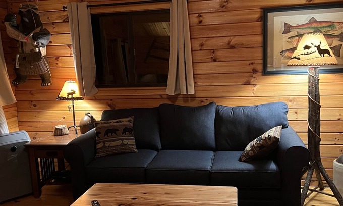 White Haven Cabin | Maple Leaf Charming log cabin in the woods UPGRADED WITH FIBER OPTIC INTERNET