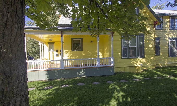 West Central Apartment | Maple Leaf Manor Suites