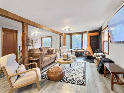 Ellicottville House | Maples Retreat - 2 Acres - Fireplace
