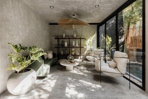 Zama Apartment | Mar Y Miel Noir Modern