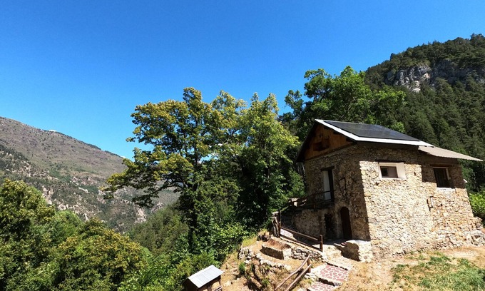 Roubion House | Maralpine house for family holidays