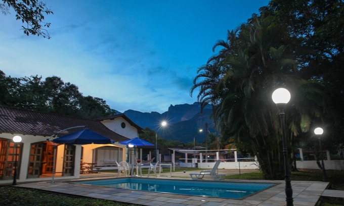Guapimirim House | Maravilhosa Casa com Lazer Completo: Piscina, Rio, Salão de Jogos, Quadra e Mais