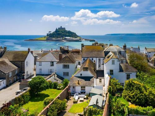 Marazion House | Marazion Beach Town House with Private Parking