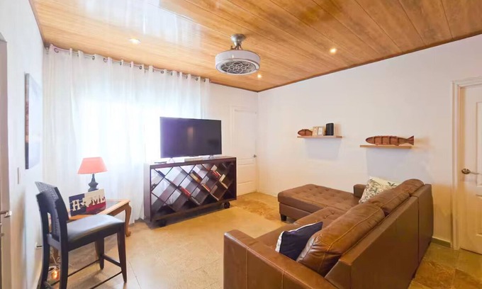 Las Cumbres House | Margaritaville Charm Suburban Retreat in Panama