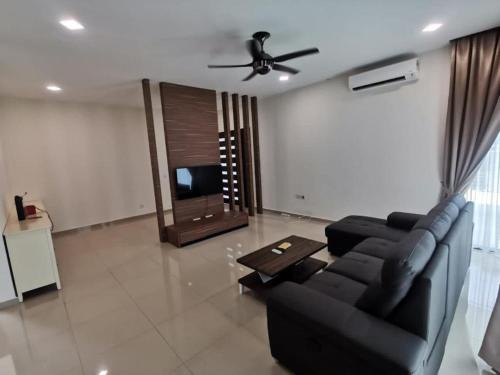 Lumut House | Marina Island Semi D 4 Room 10 Pax