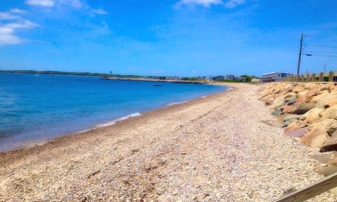 Falmouth Heights Hotel | Mariner's Point Resort