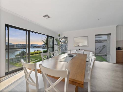 Dudley Park House | Mariners Cove Luxury Canal Home